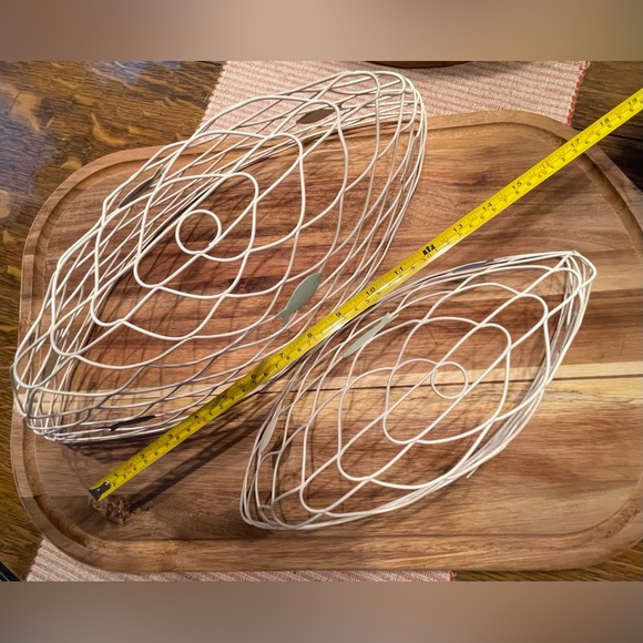 (2) Nautical Ivory Wire Boat Shaped Baskets (3) Metal Colored Fish on each side - Picture 9 of 10